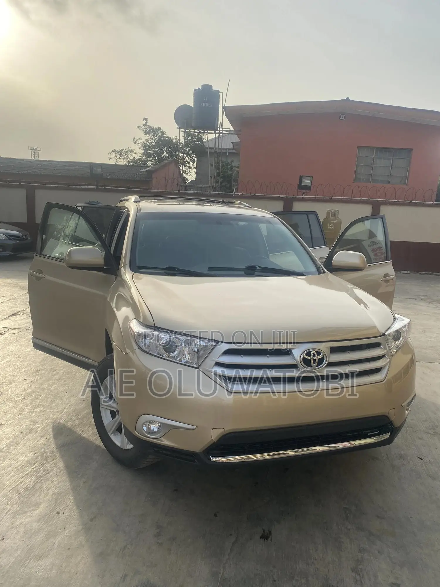 Toyota Highlander Limited 2012 Gold